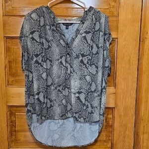Banana Republic Gray/Black Snakeskin Top M